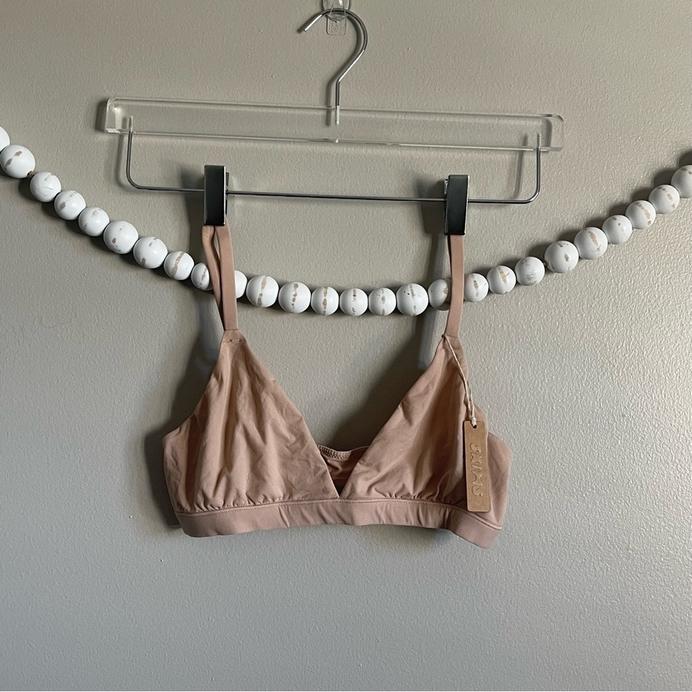 NWT! Skims Fits Everybody Triangle Bralette in the color Mica. *SHIPS SAME DAY*